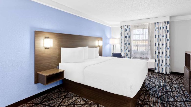 <b>Best Western Schaumburg-O'Hare NW Room</b>. Images powered by <a href="https://iceportal.shijigroup.com/" title="IcePortal" target="_blank">IcePortal</a>.