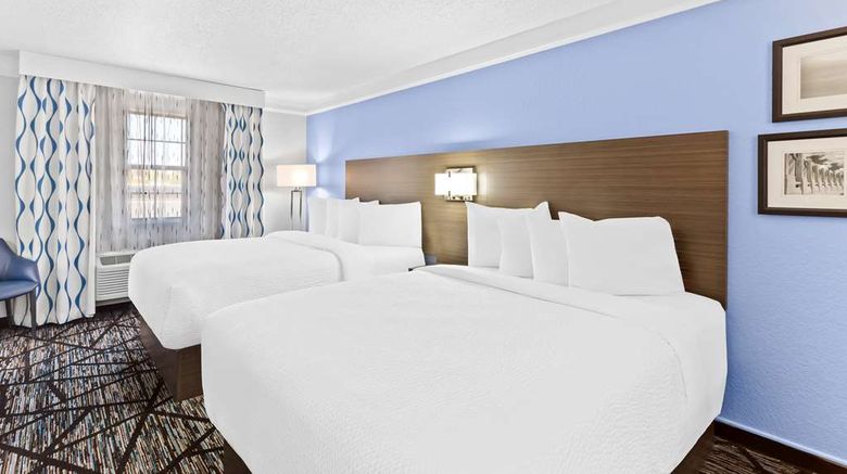 <b>Best Western Schaumburg-O'Hare NW Room</b>. Images powered by <a href="https://iceportal.shijigroup.com/" title="IcePortal" target="_blank">IcePortal</a>.