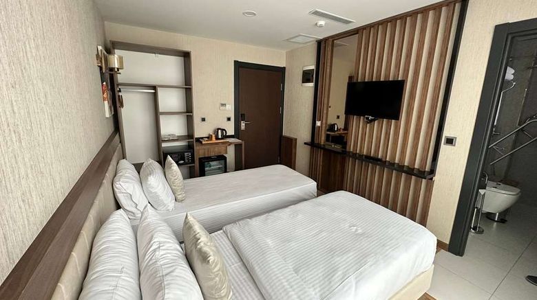 <b>Operla Airport TM Collection by Wyndham Room</b>. Images powered by <a href="https://iceportal.shijigroup.com/" title="IcePortal" target="_blank">IcePortal</a>.