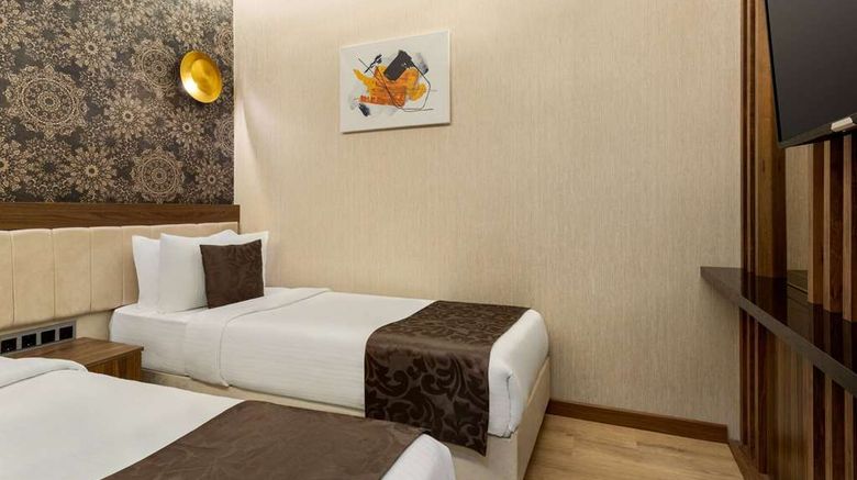 <b>Operla Airport TM Collection by Wyndham Suite</b>. Images powered by <a href="https://iceportal.shijigroup.com/" title="IcePortal" target="_blank">IcePortal</a>.