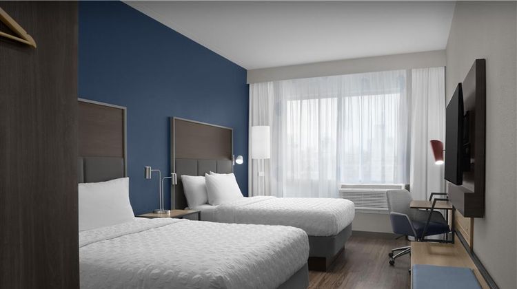 Tru by Hilton Downtown Columbia Room