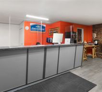 Howard Johnson by Wyndham Edson Lobby