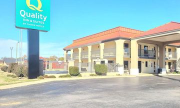 Quality Inn and Suites Dumas