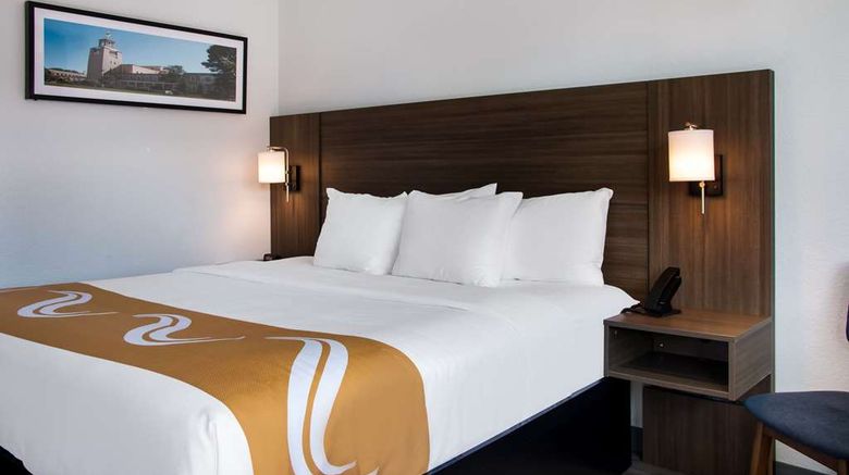 <b>Quality Inn Room</b>. Images powered by <a href="https://iceportal.shijigroup.com/" title="IcePortal" target="_blank">IcePortal</a>.