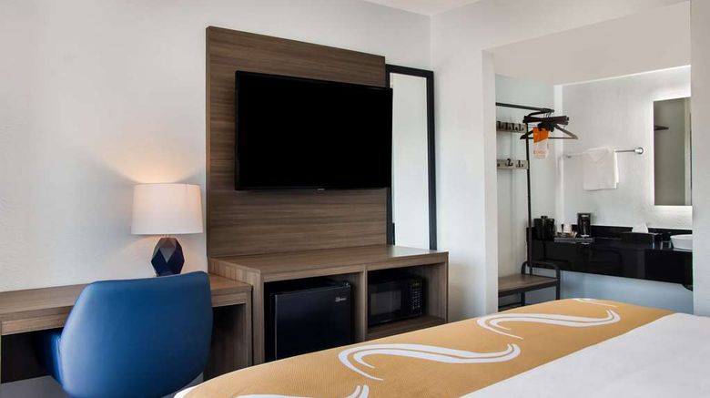 <b>Quality Inn Room</b>. Images powered by <a href="https://iceportal.shijigroup.com/" title="IcePortal" target="_blank">IcePortal</a>.