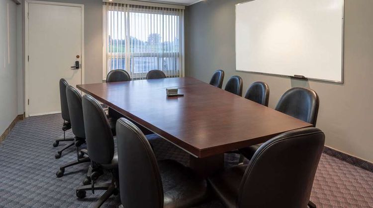 Travelodge by Wyndham Amherst Meeting