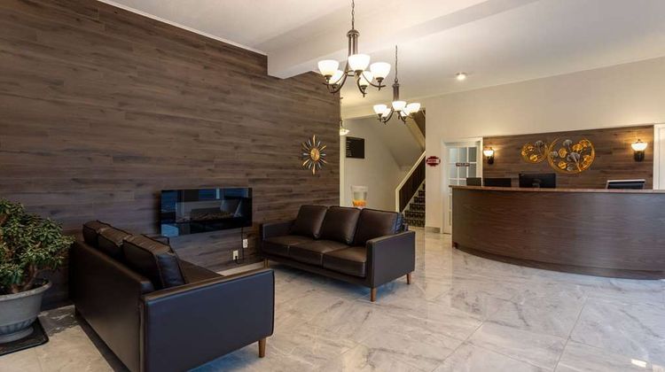 Travelodge by Wyndham Amherst Lobby