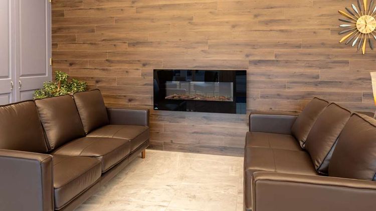 Travelodge by Wyndham Amherst Lobby