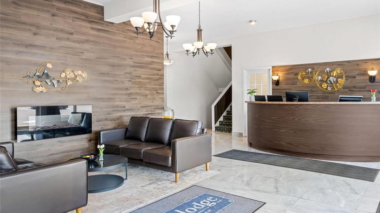 Travelodge by Wyndham Amherst Lobby