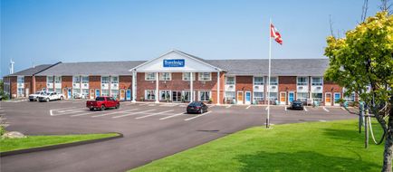 Travelodge by Wyndham Amherst Exterior