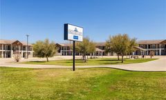 Eagle's Den Suites-Travelodge by Wyndham