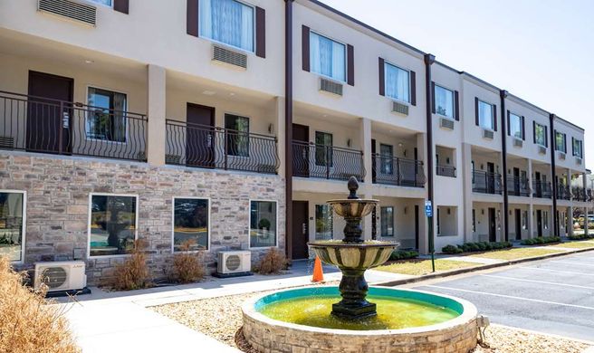 Baymont by Wyndham Atlanta Airport South Exterior