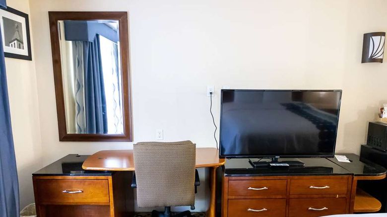 <b>Baymont by Wyndham Atlanta Airport South Room</b>. Images powered by <a href="https://iceportal.shijigroup.com/" title="IcePortal" target="_blank">IcePortal</a>.