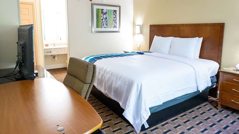<b>Baymont by Wyndham Atlanta Airport South Room</b>. Images powered by <a href="https://iceportal.shijigroup.com/" title="IcePortal" target="_blank">IcePortal</a>.