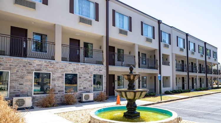 Days Inn by Wyndham College Park Exterior