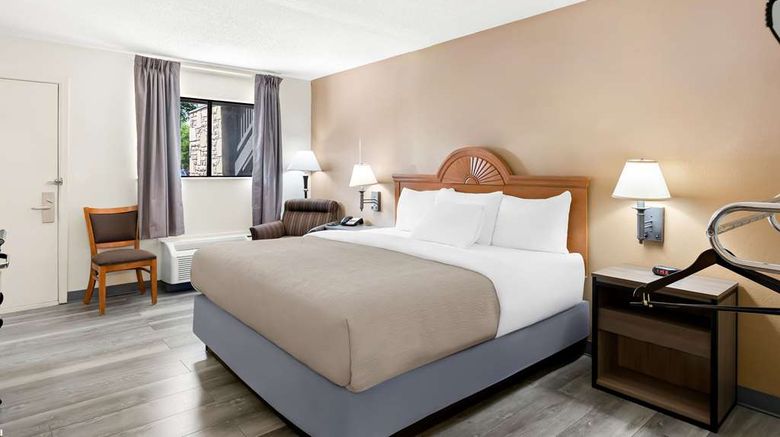 <b>Quality Inn Room</b>. Images powered by <a href="https://iceportal.shijigroup.com/" title="IcePortal" target="_blank">IcePortal</a>.