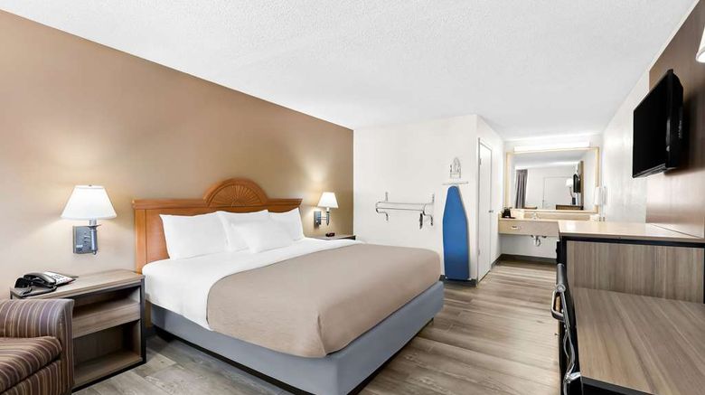 <b>Quality Inn Room</b>. Images powered by <a href="https://iceportal.shijigroup.com/" title="IcePortal" target="_blank">IcePortal</a>.