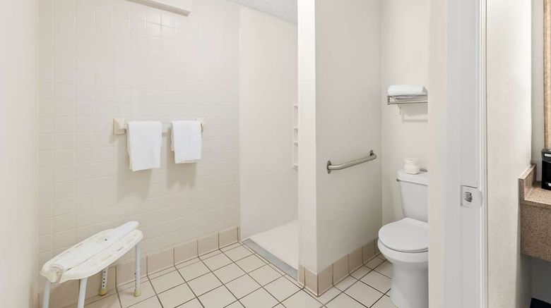 <b>Quality Inn Room</b>. Images powered by <a href="https://iceportal.shijigroup.com/" title="IcePortal" target="_blank">IcePortal</a>.