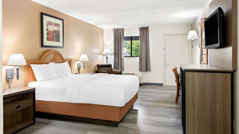 <b>Quality Inn Room</b>. Images powered by <a href="https://iceportal.shijigroup.com/" title="IcePortal" target="_blank">IcePortal</a>.