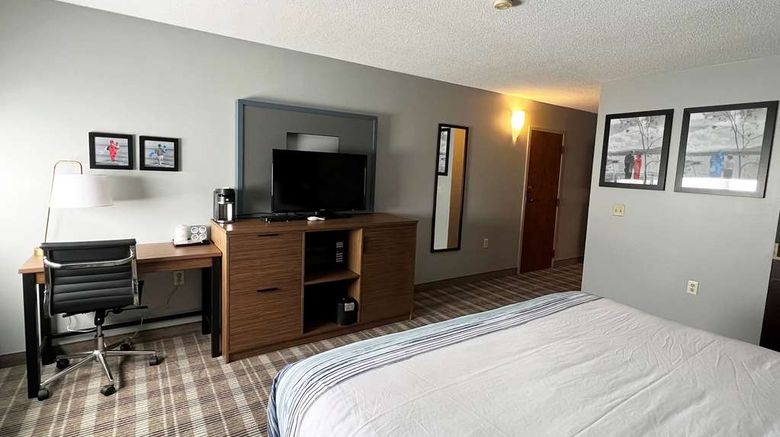 <b>AmericInn by Wyndham Marshfield Room</b>. Images powered by <a href="https://iceportal.shijigroup.com/" title="IcePortal" target="_blank">IcePortal</a>.