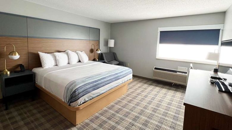 <b>AmericInn by Wyndham Marshfield Room</b>. Images powered by <a href="https://iceportal.shijigroup.com/" title="IcePortal" target="_blank">IcePortal</a>.