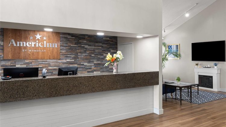 AmericInn by Wyndham Marshfield Lobby