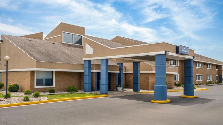AmericInn by Wyndham Marshfield Exterior