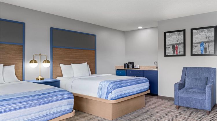 AmericInn by Wyndham Marshfield Suite