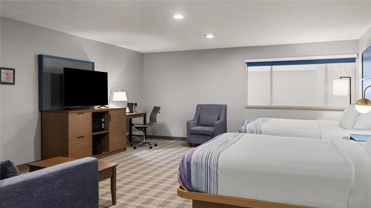 AmericInn by Wyndham Marshfield Suite