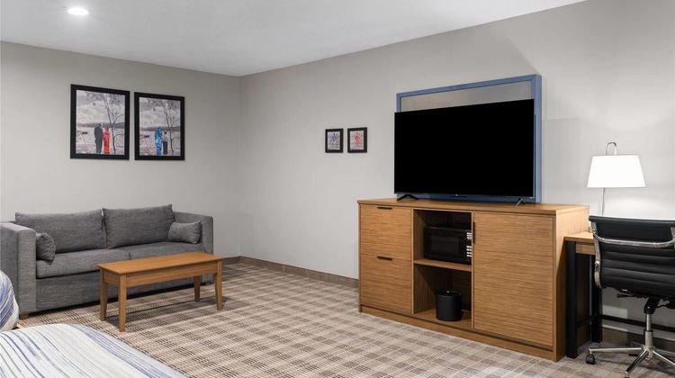 AmericInn by Wyndham Marshfield Suite