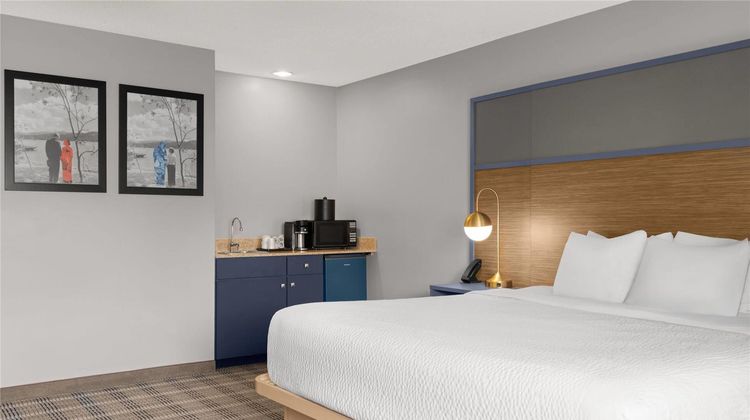 AmericInn by Wyndham Marshfield Room