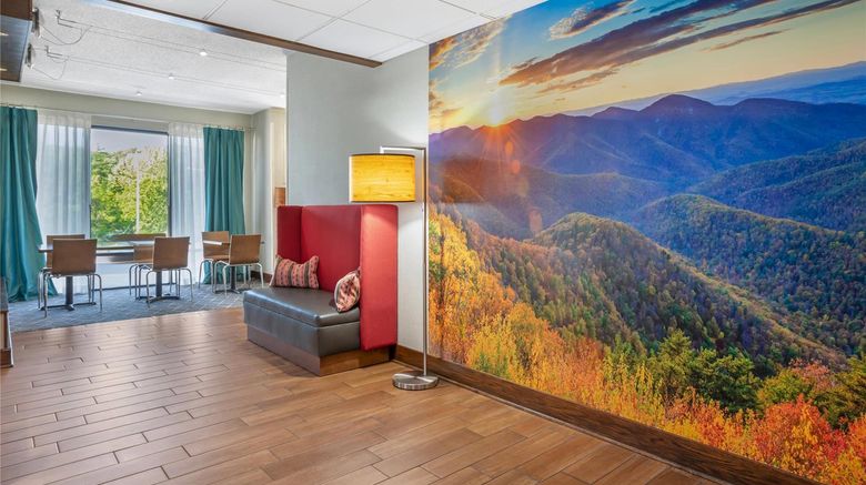 <b>Cherokee Inn Lobby</b>. Images powered by <a href="https://iceportal.shijigroup.com/" title="IcePortal" target="_blank">IcePortal</a>.
