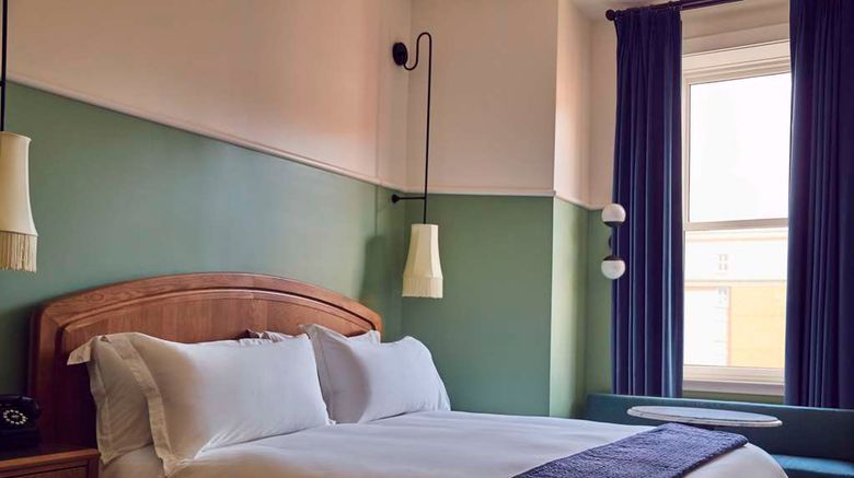 <b>The Drayton Hotel Room</b>. Images powered by <a href="https://iceportal.shijigroup.com/" title="IcePortal" target="_blank">IcePortal</a>.