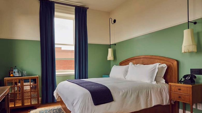 <b>The Drayton Hotel Room</b>. Images powered by <a href="https://iceportal.shijigroup.com/" title="IcePortal" target="_blank">IcePortal</a>.