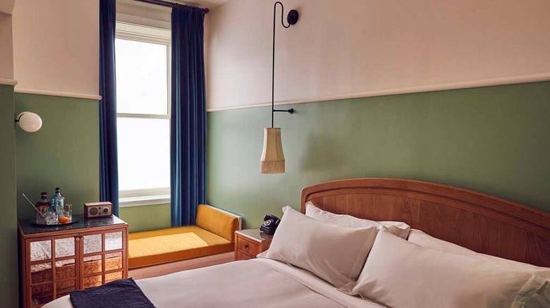 <b>The Drayton Hotel Room</b>. Images powered by <a href="https://iceportal.shijigroup.com/" title="IcePortal" target="_blank">IcePortal</a>.