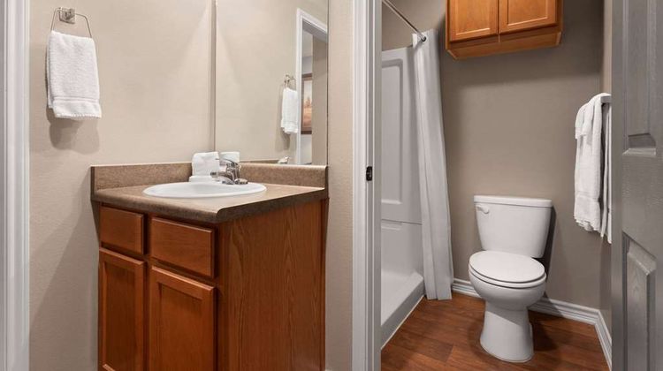 Eagle's Den Suites-Travelodge by Wyndham Suite