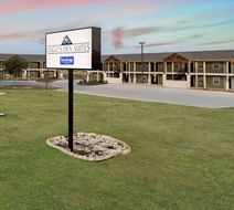 Eagle's Den Suites-Travelodge by Wyndham Exterior