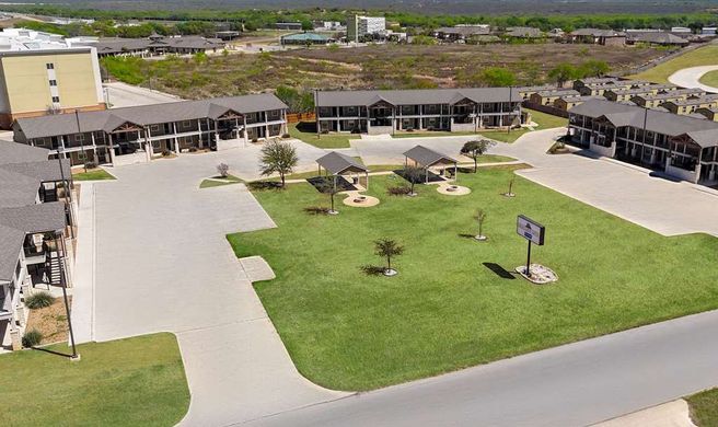 Eagle's Den Suites-Travelodge by Wyndham Exterior