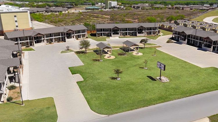 Eagle's Den Suites-Travelodge by Wyndham Exterior