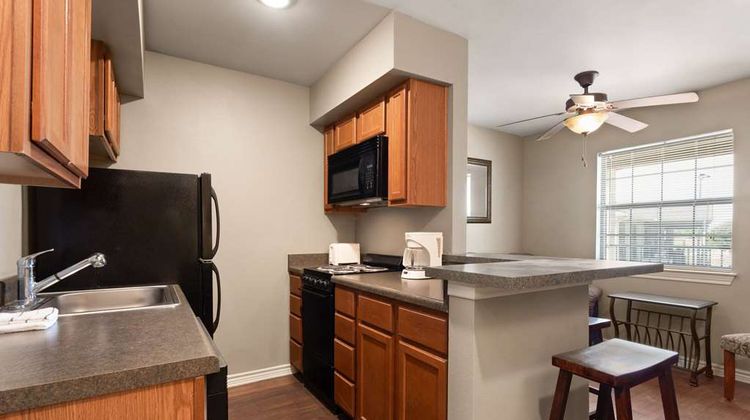 Eagle's Den Suites-Travelodge by Wyndham Suite