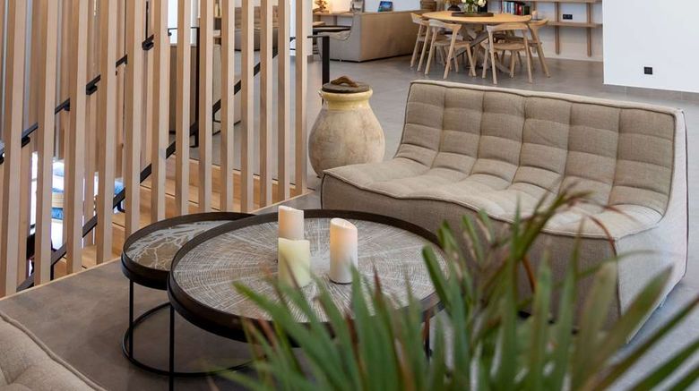 <b>Hotel L'Acquale Lobby</b>. Images powered by <a href="https://iceportal.shijigroup.com/" title="IcePortal" target="_blank">IcePortal</a>.