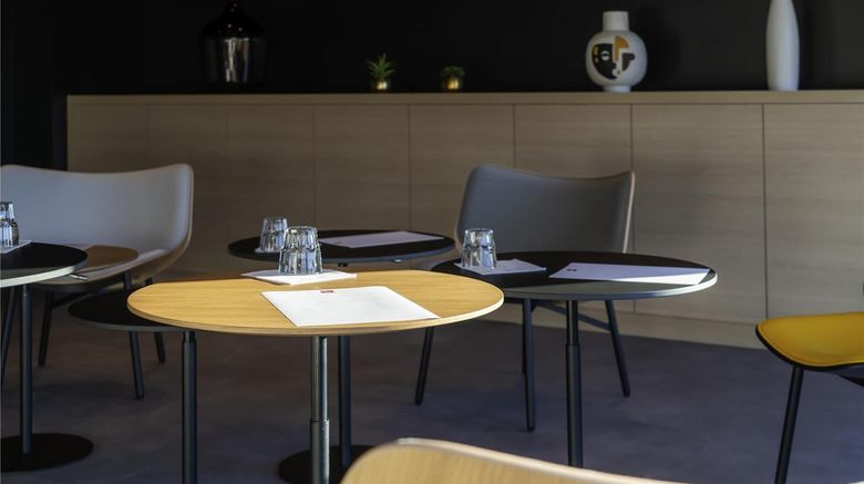 <b>Ibis St Paul Trois Chateaux Meeting</b>. Images powered by <a href="https://iceportal.shijigroup.com/" title="IcePortal" target="_blank">IcePortal</a>.