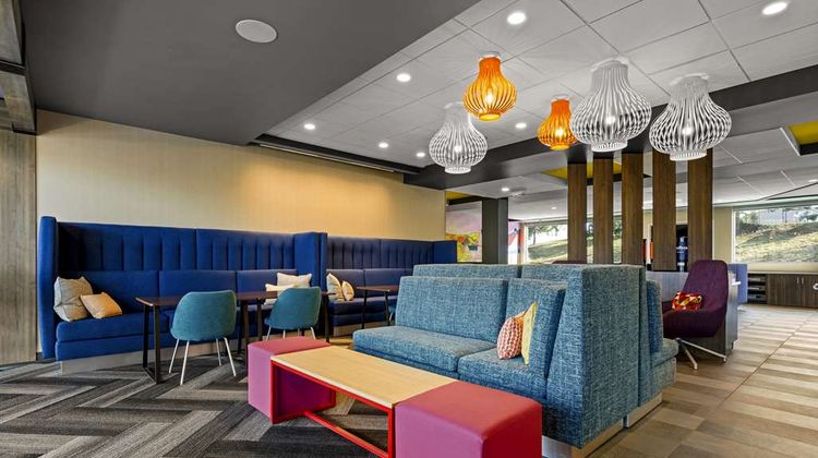 Tru by Hilton Christiansburg Lobby