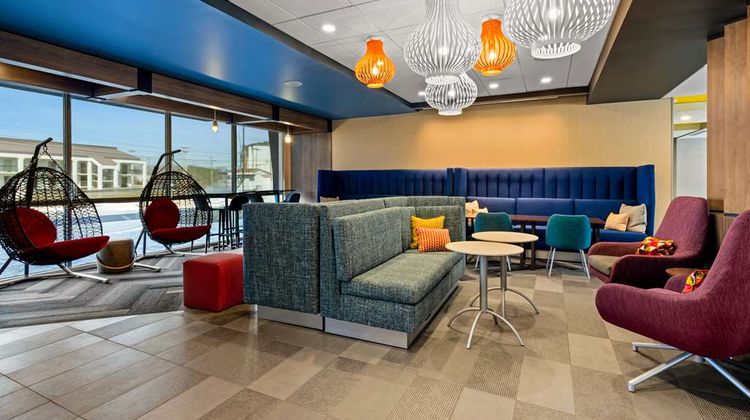 Tru by Hilton Christiansburg Lobby