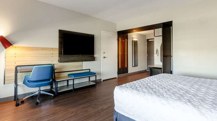 Tru by Hilton Christiansburg Room