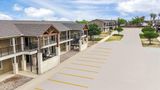 Eagles Den Suites, Travelodge by Wyndham Exterior