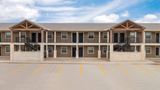 Eagles Den Suites, Travelodge by Wyndham Exterior