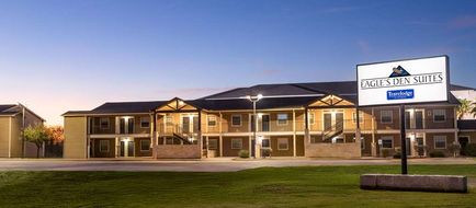 Eagles Den Suites-Travelodge by Wyndham Exterior