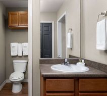 Eagles Den Suites-Travelodge by Wyndham Suite