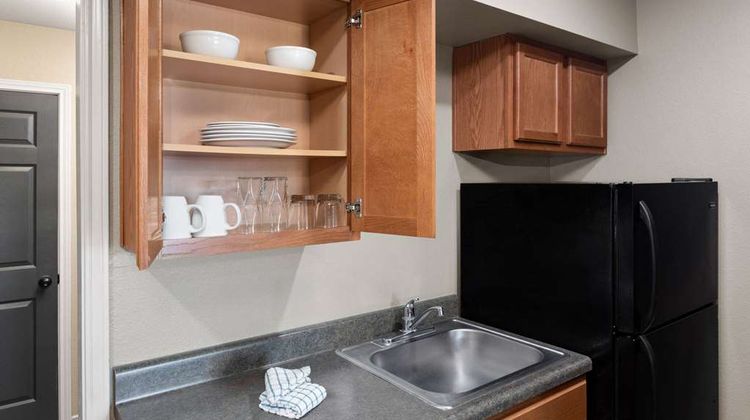 Eagles Den Suites-Travelodge by Wyndham Suite